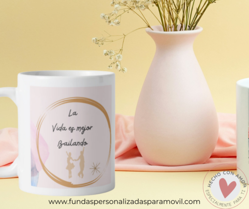 Taza Personalizada con frase La vida Es mejor Bailando