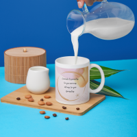 Taza Personalizada con frase Cuando te Permites lo que mereces Atraes lo que necesitas - Imagen 4
