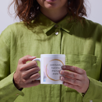 Taza Personalizada con frase Cuando te Permites lo que mereces Atraes lo que necesitas - Imagen 5